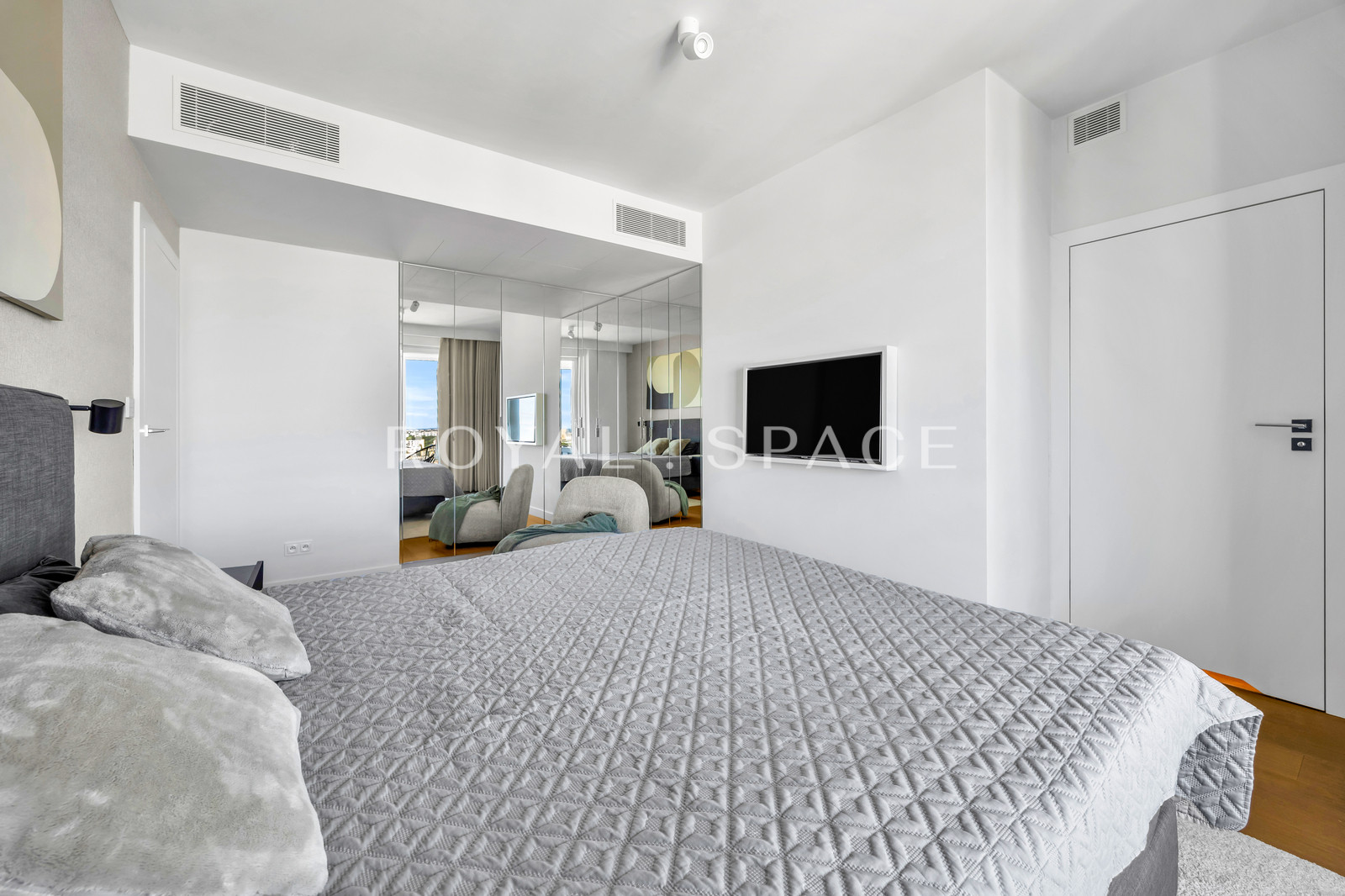 Апартаменти з зимовим садом на 20-му поверсі!