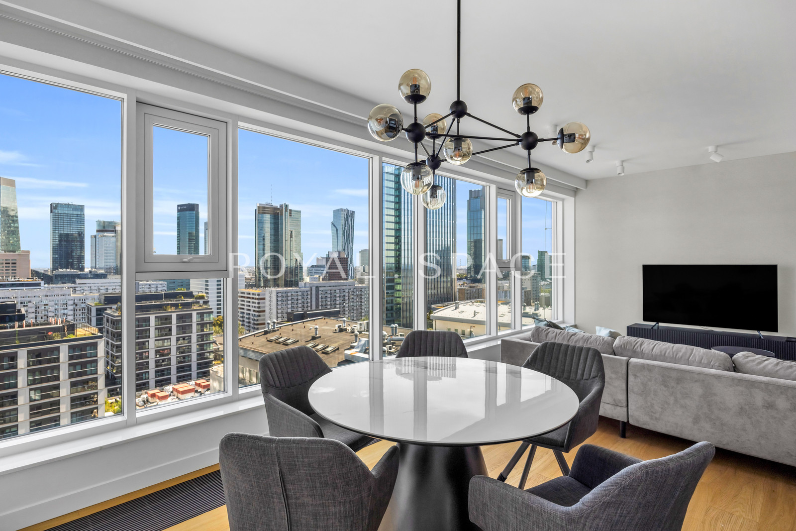 Апартаменти з зимовим садом на 20-му поверсі!