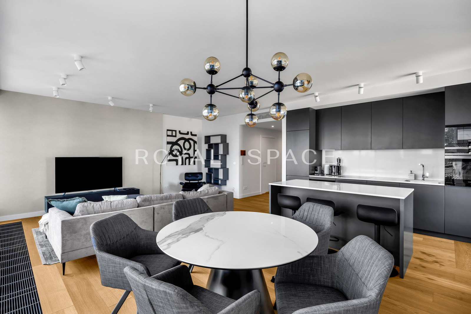 Апартаменти з зимовим садом на 20-му поверсі!