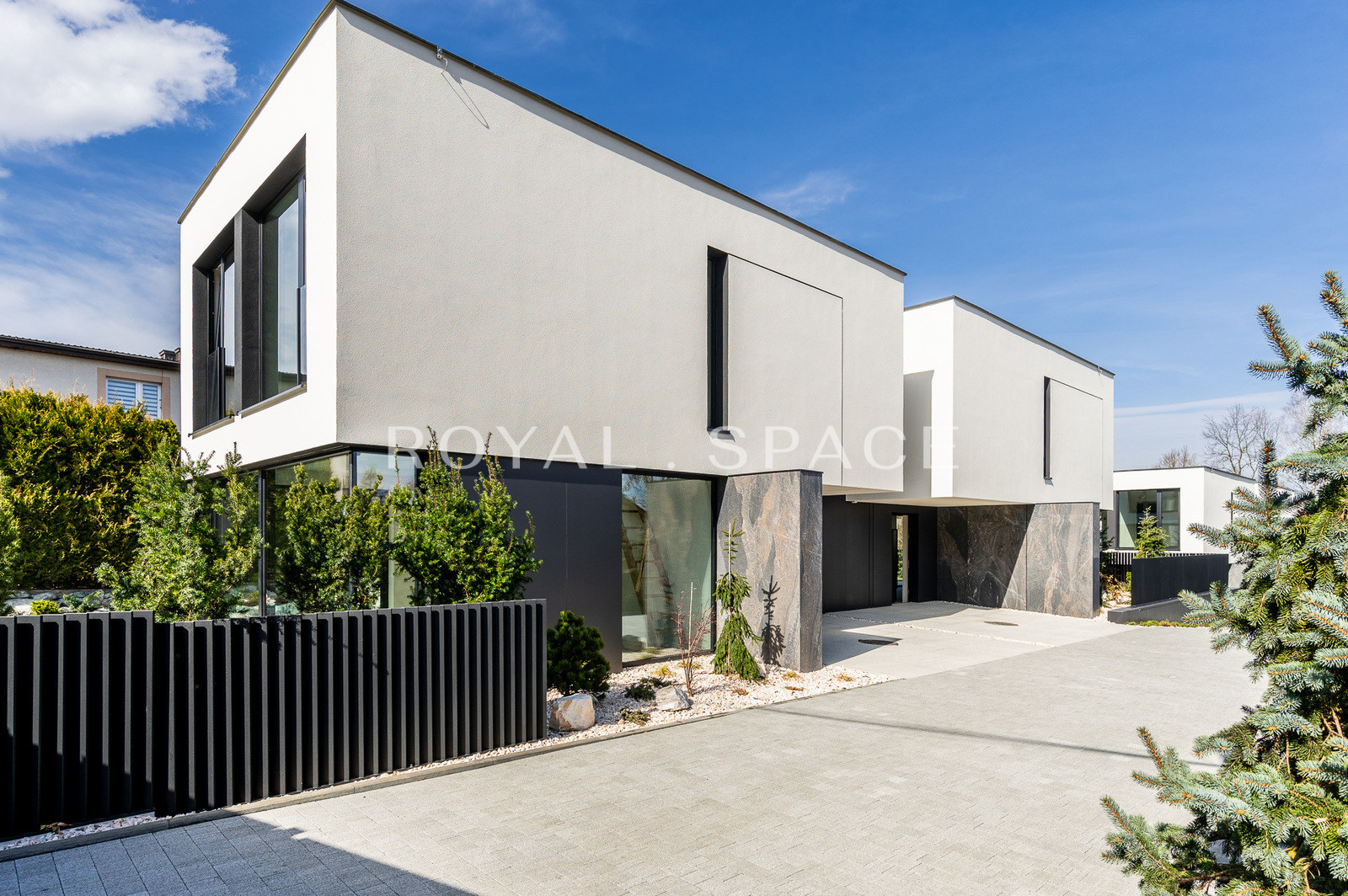 The last available house in a beautiful investment
