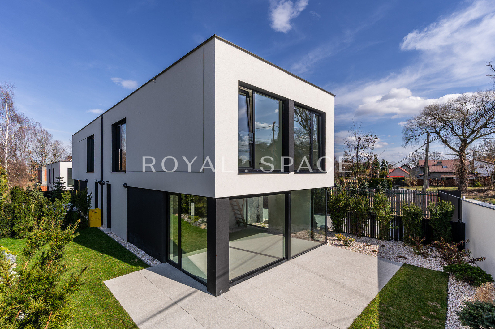 The last available house in a beautiful investment