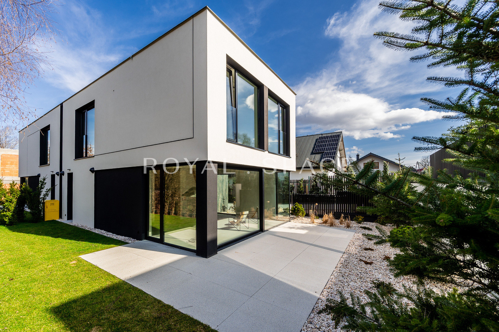 The last available house in a beautiful investment