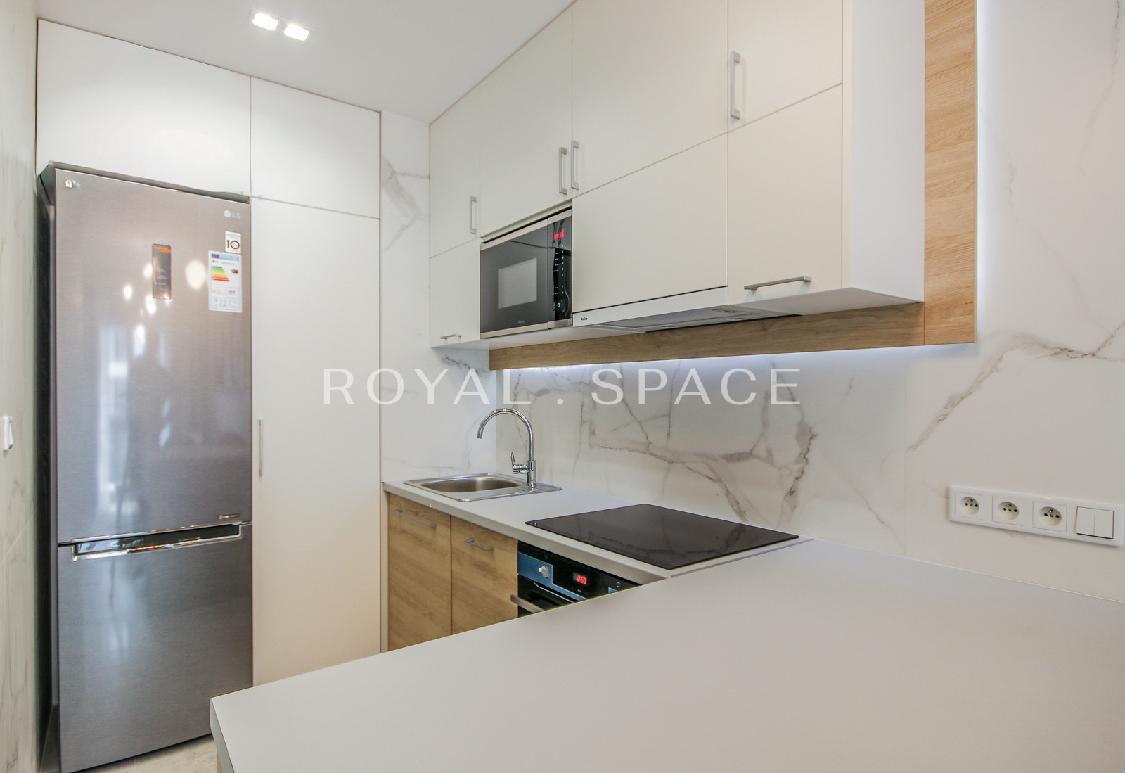 Сучасна квартира з балконом | Steam Park