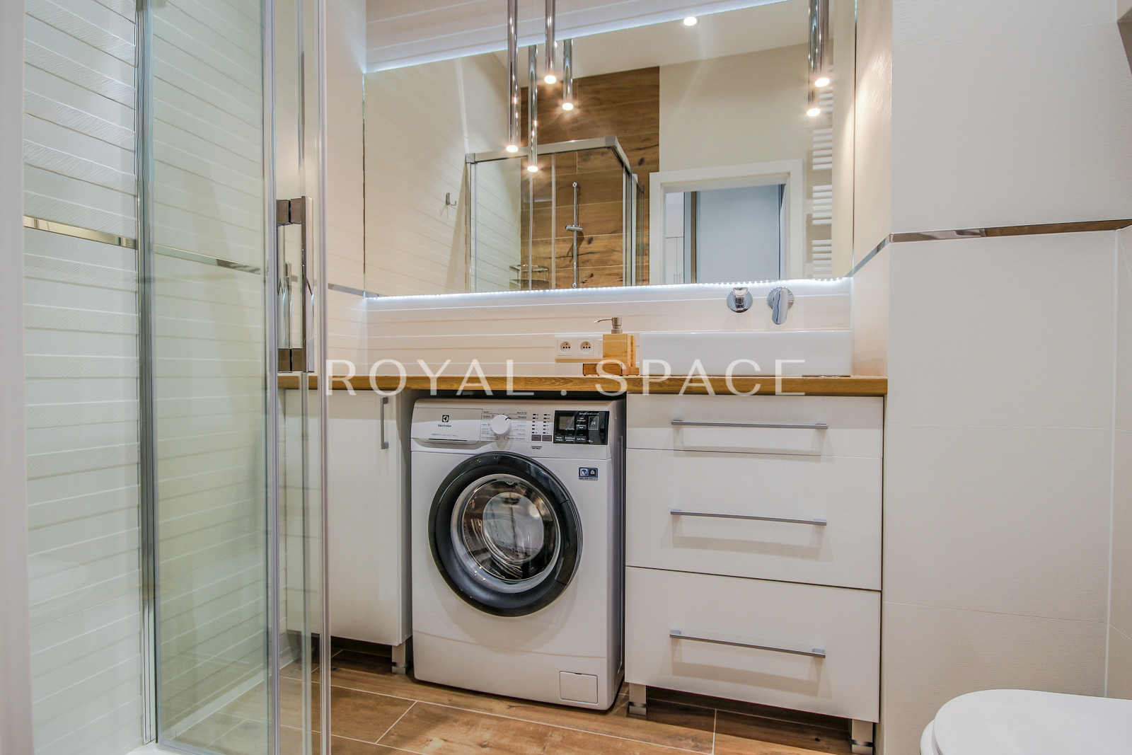 Сучасна квартира з балконом | Steam Park