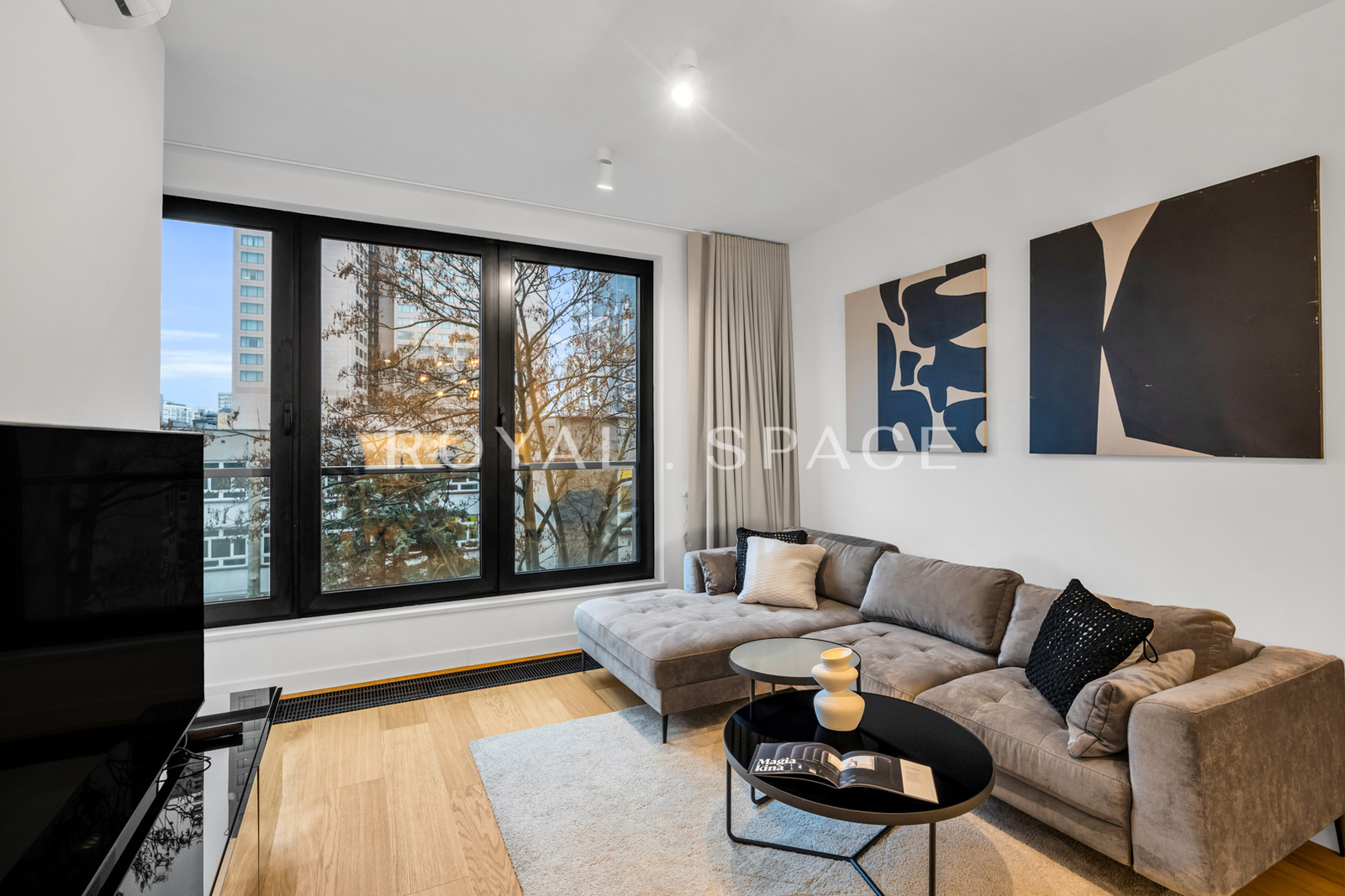 Modern 4-room apartment | Grzybowska 37