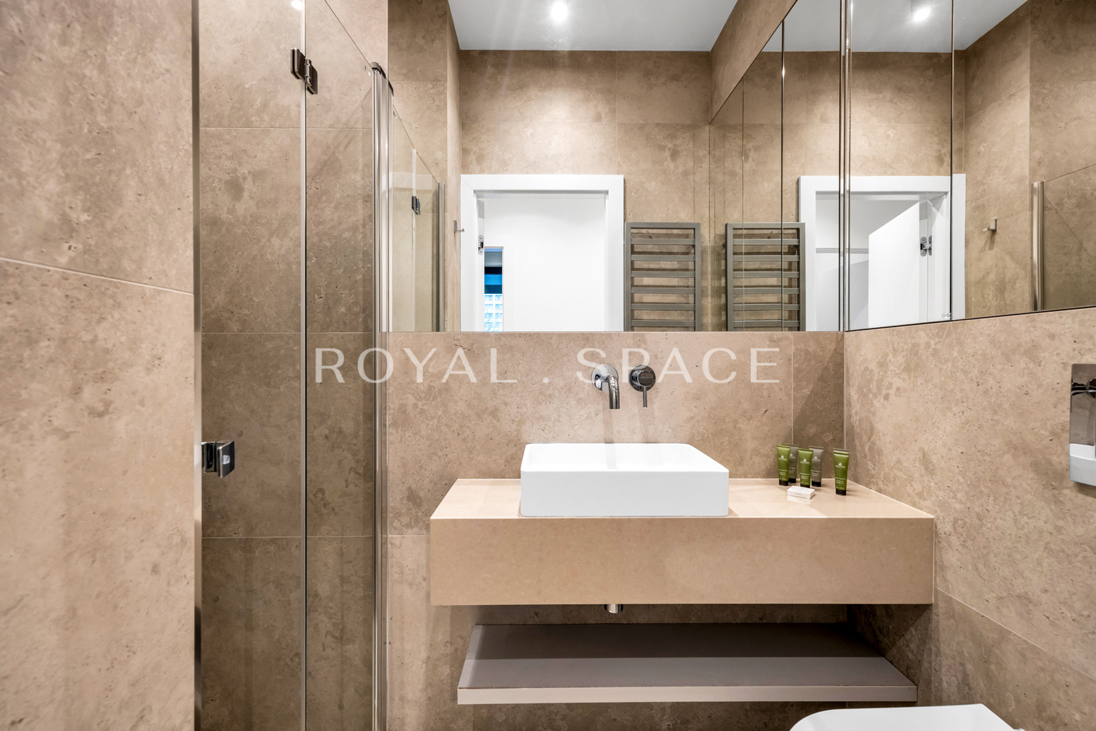 Modern 4-room apartment | Grzybowska 37