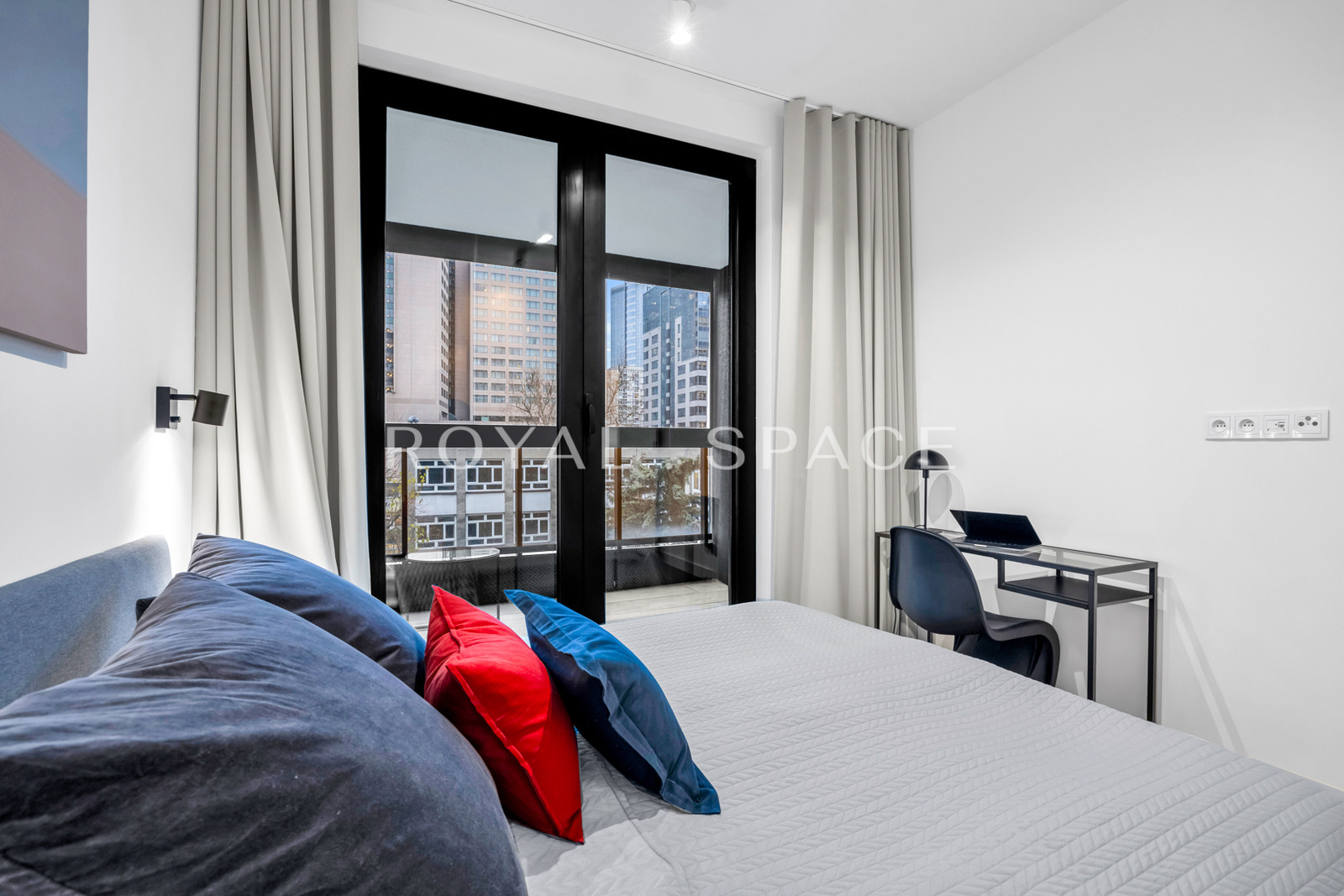 Modern 4-room apartment | Grzybowska 37