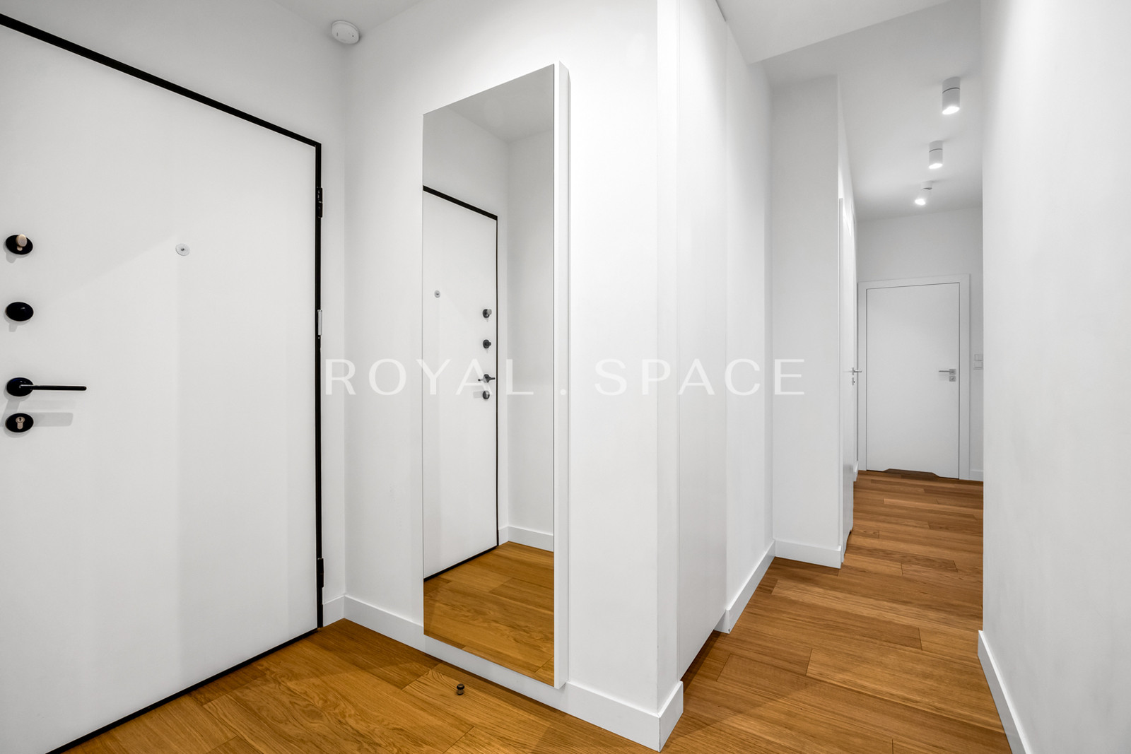 Modern 4-room apartment | Grzybowska 37