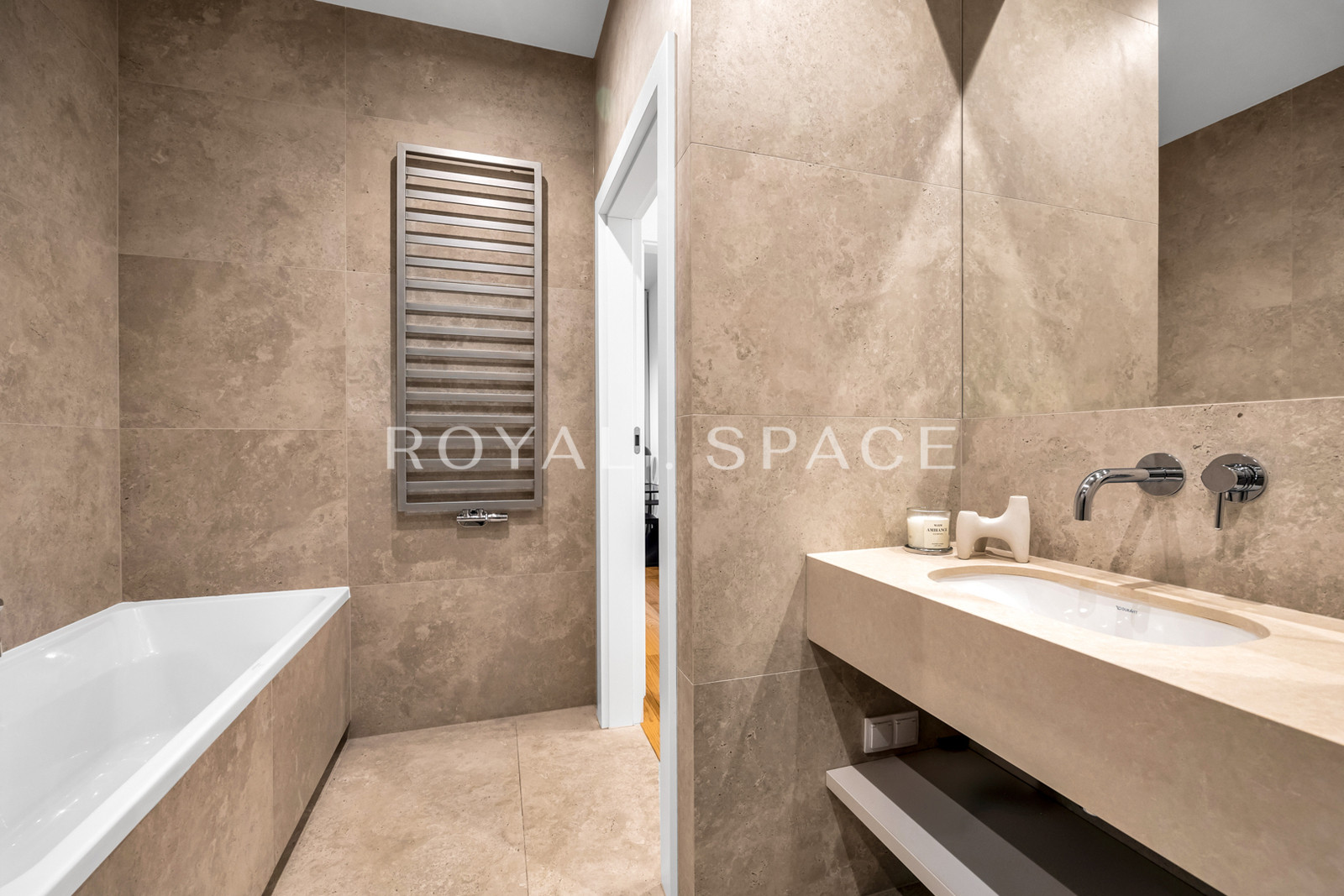 Modern 4-room apartment | Grzybowska 37