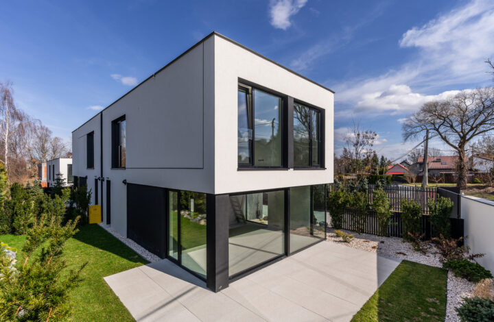 Functional semi-detached house with Garden