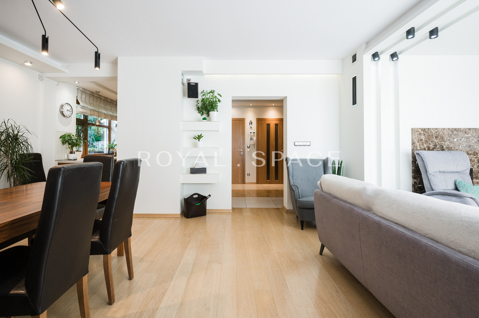 Просторий будинок окремо стоячий на ділянці з видом!