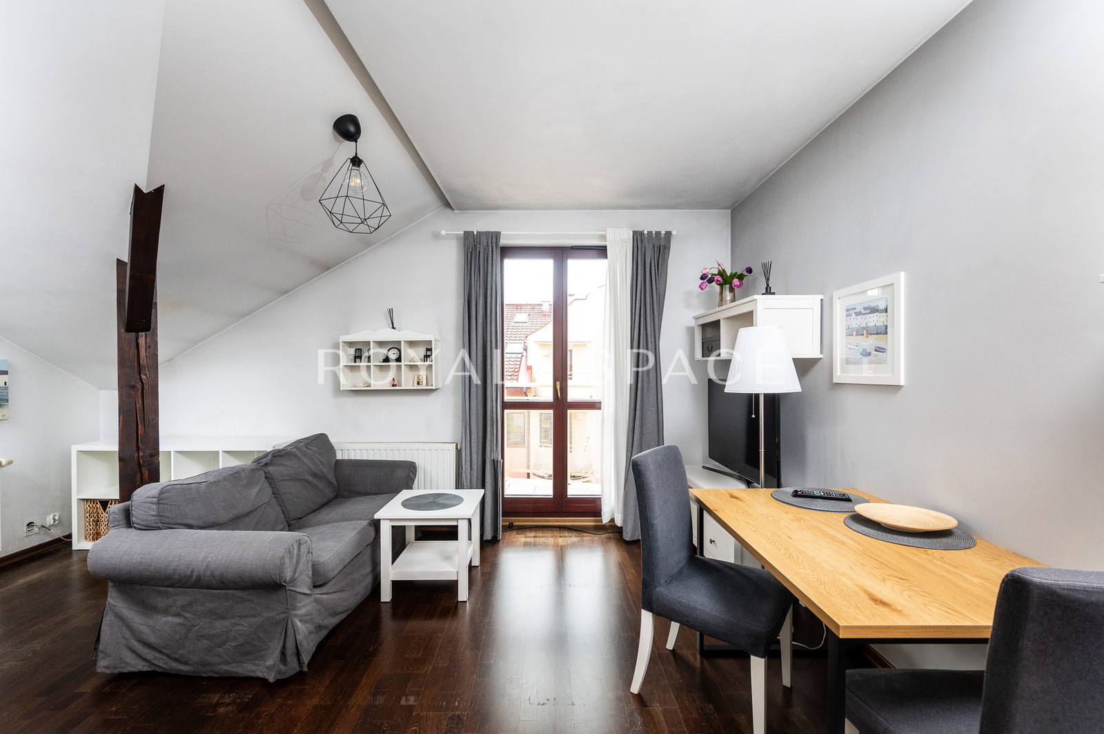 Затишна квартира з двома балконами