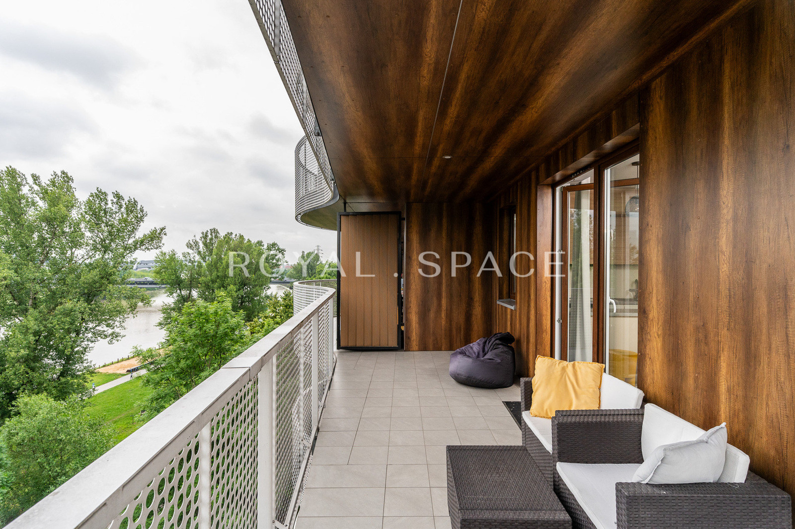 Apartment with a terrace and a view of the Vistula