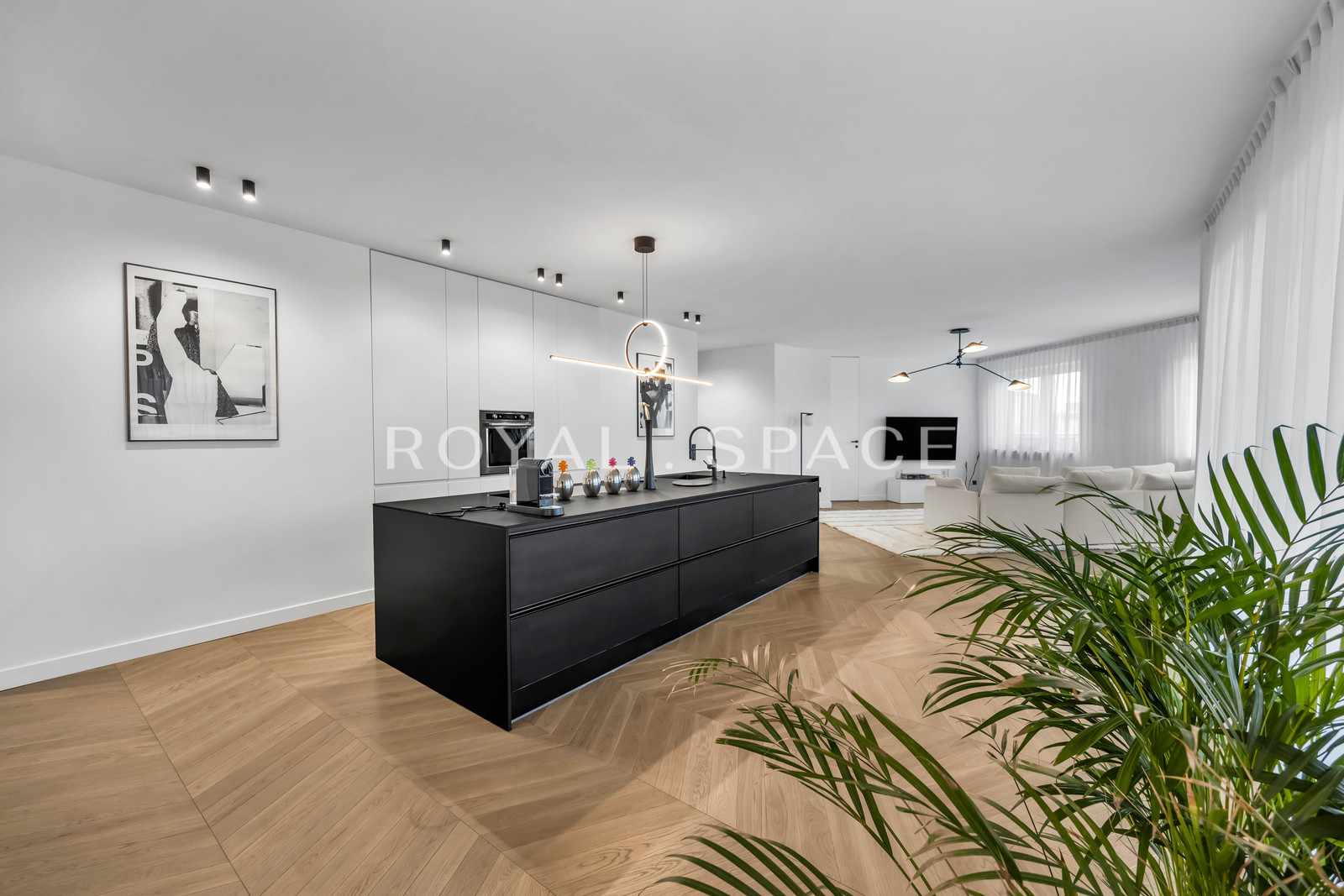 Spacious Apartment with an 18 m² Terrace