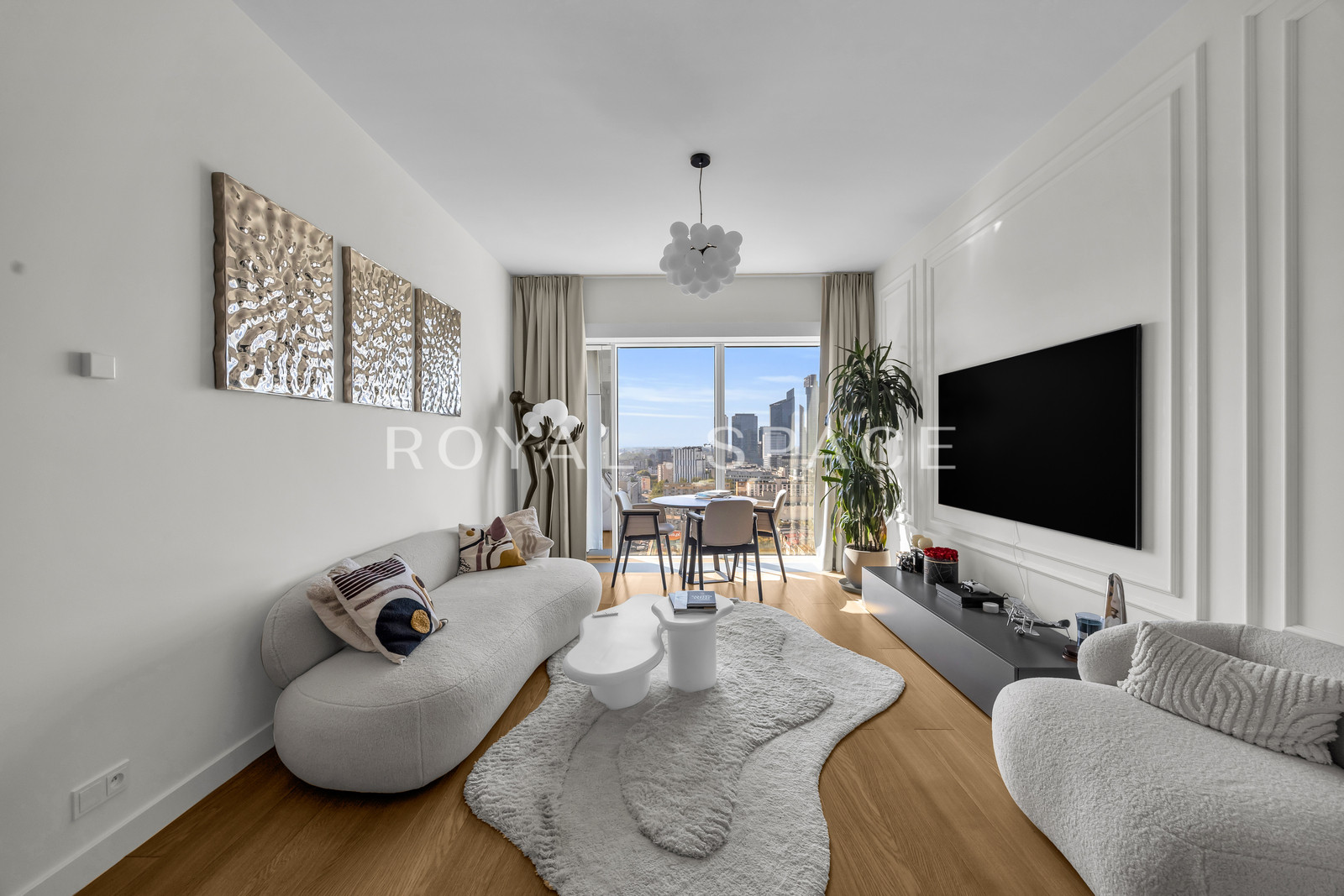 Luxury Apartment with a View of Wola | Złota 44