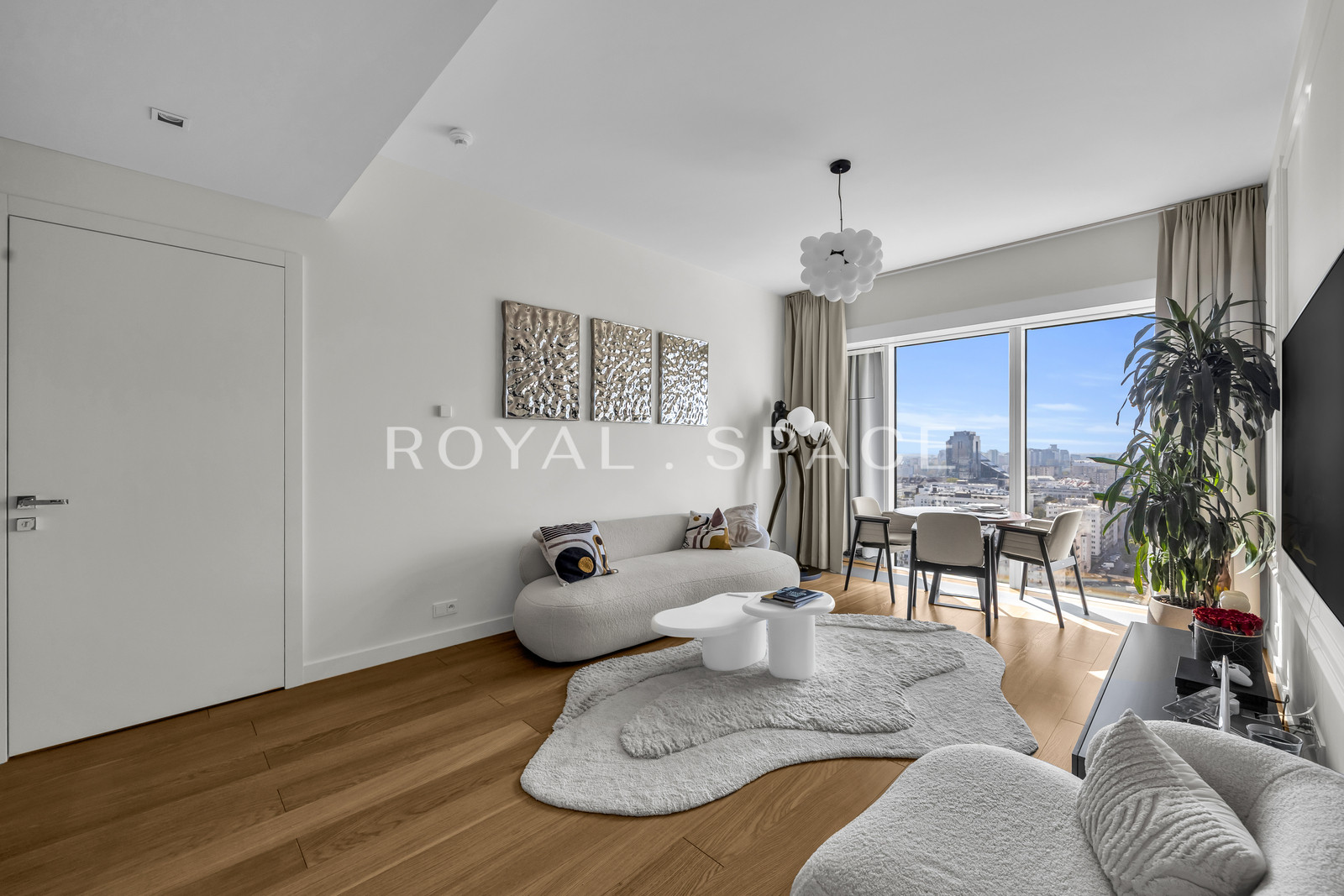 Luxury Apartment with a View of Wola | Złota 44