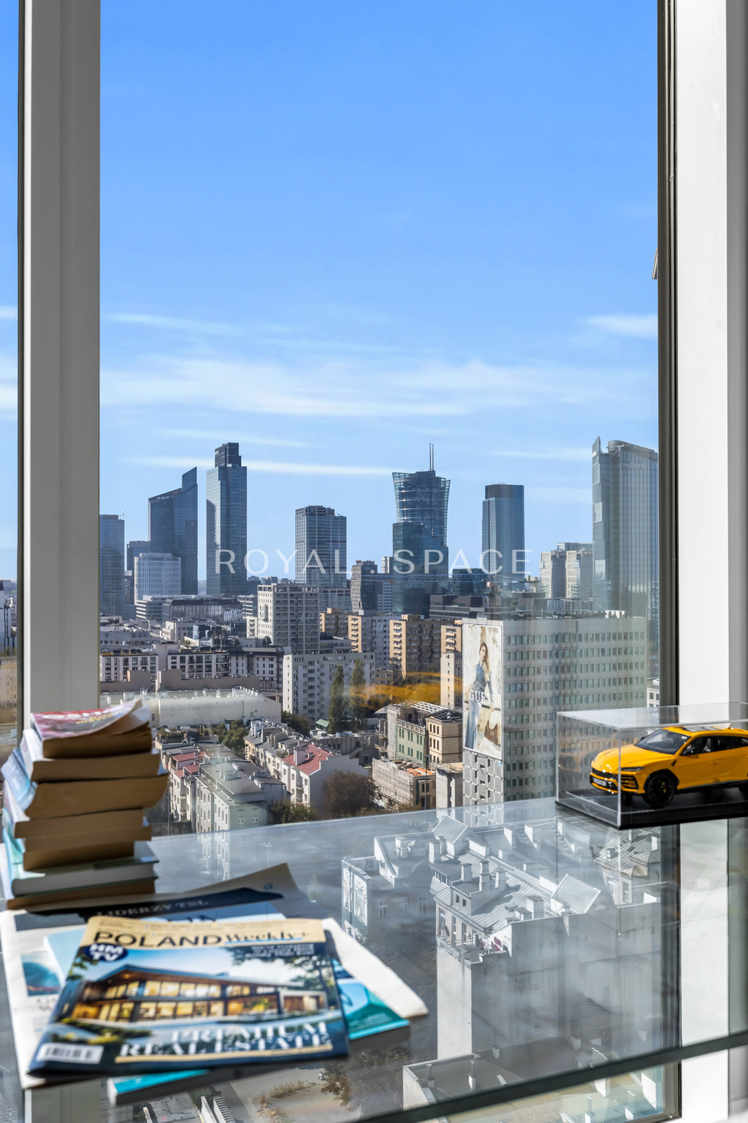 Luxury Apartment with a View of Wola | Złota 44