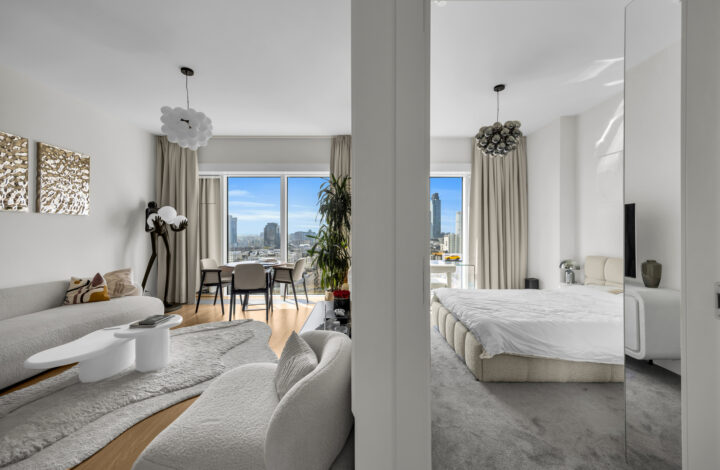 Luxury Apartment with a View of Wola | Złota 44