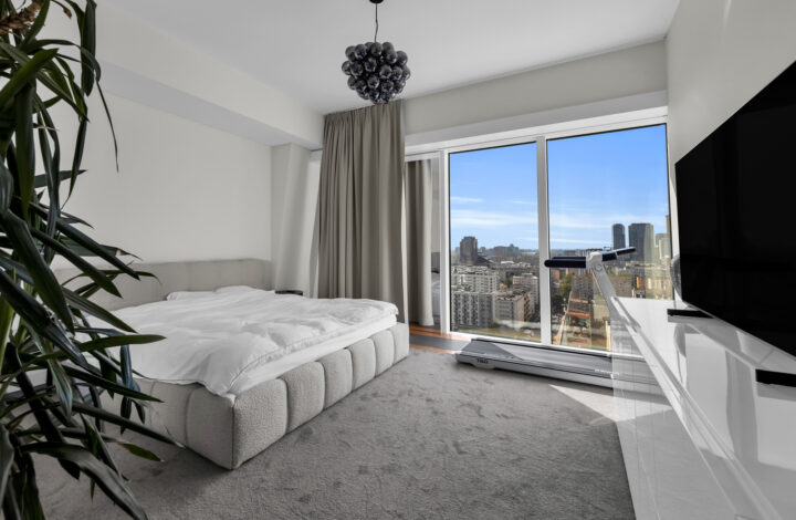Luxury Apartment with a View of Wola | Złota 44