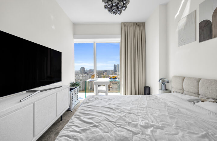 Luxury Apartment with a View of Wola | Złota 44