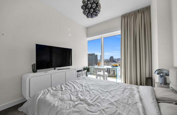 Luxury Apartment with a View of Wola | Złota 44