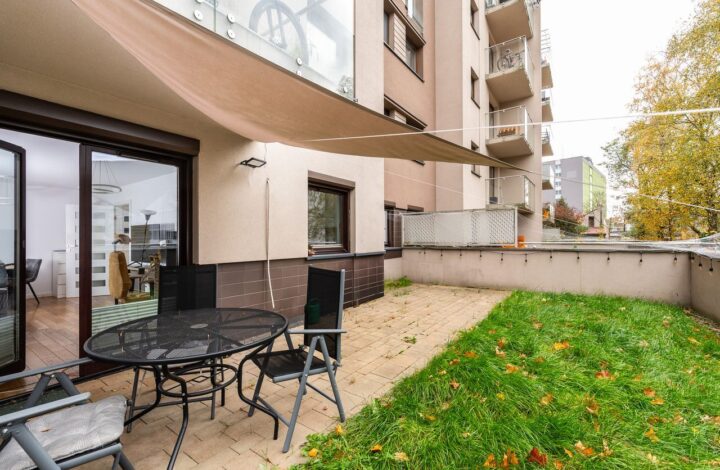 Air-conditioned apartment with a large garden