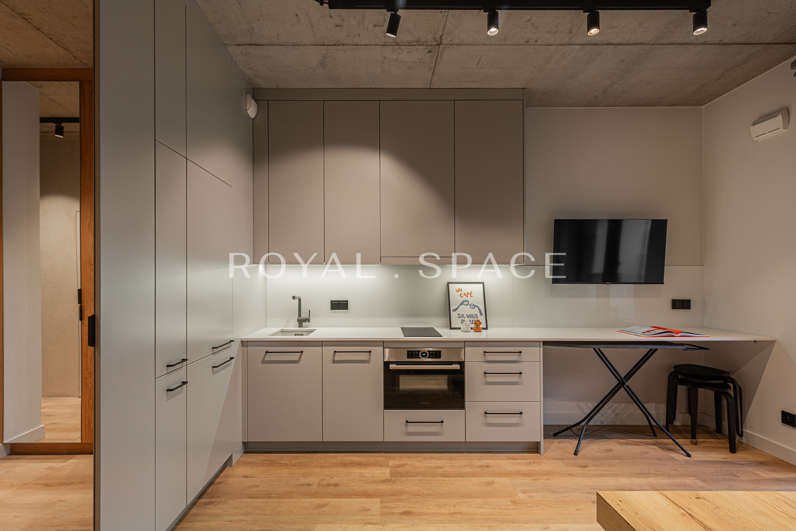 Functional studio on Emilii Plater!