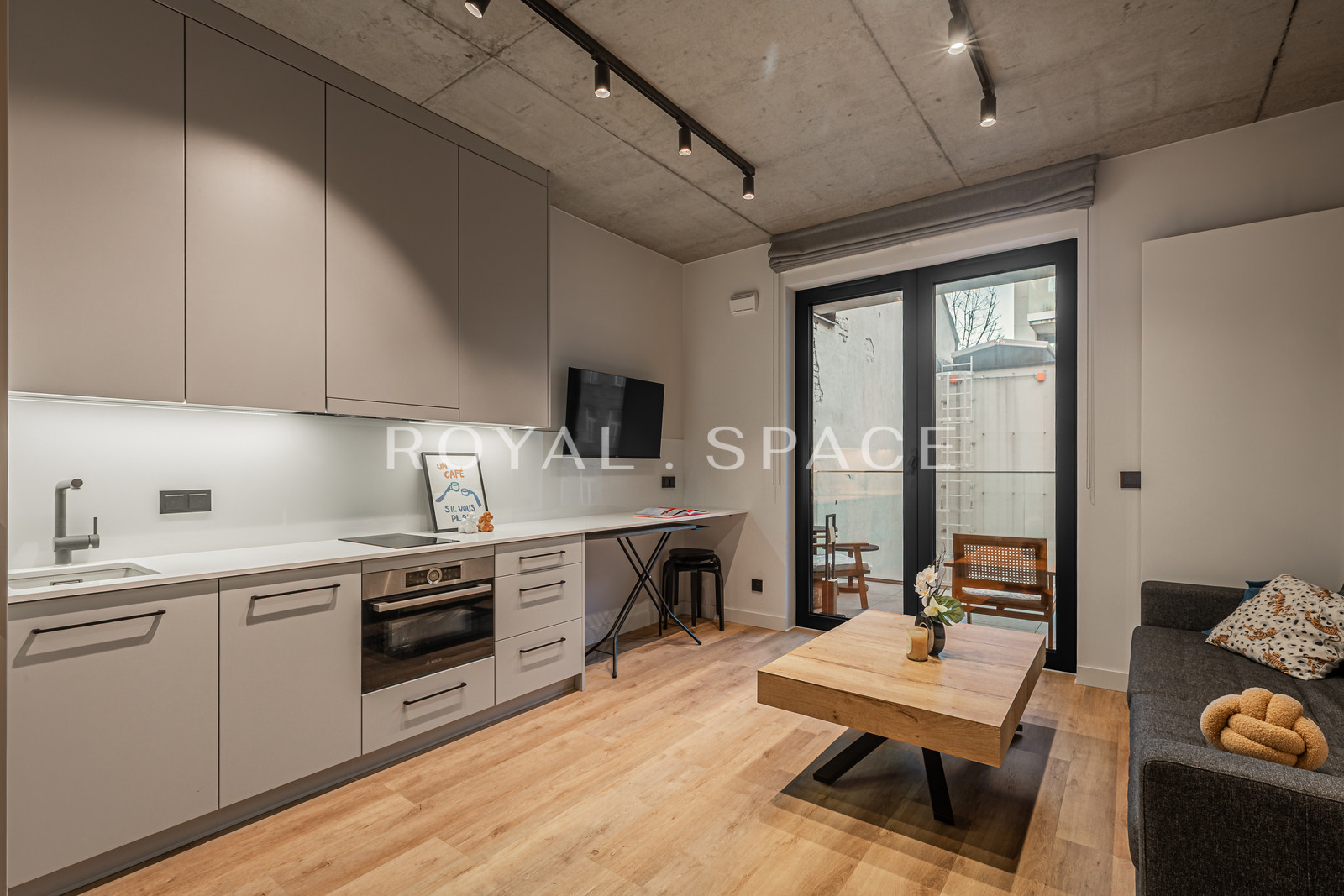 Functional studio on Emilii Plater!