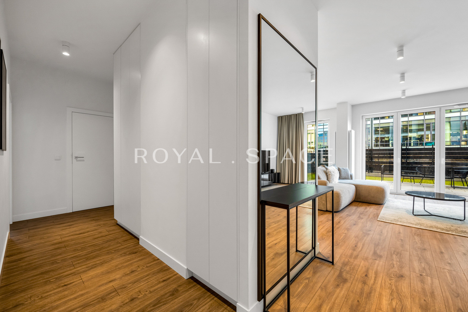 Apartament z ogrodem 100m2 oraz przeszkleniami