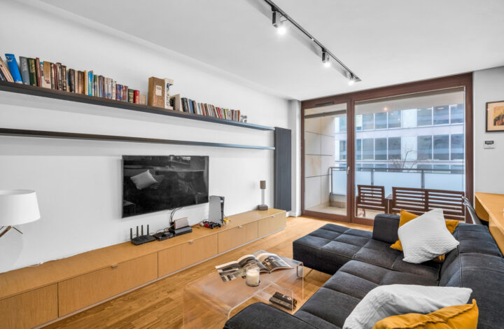 Простора квартира з терасою | Meridian