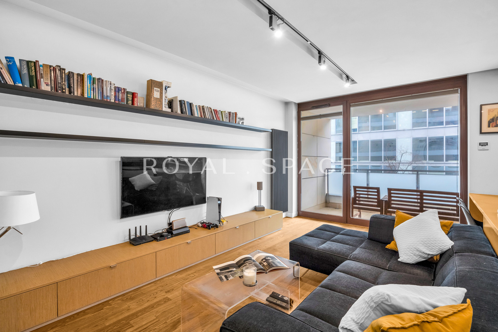 Простора квартира з терасою | Meridian