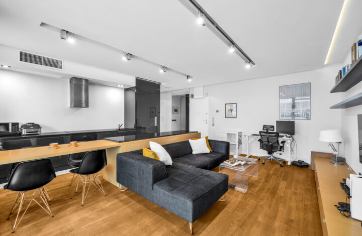 Простора квартира з терасою | Meridian