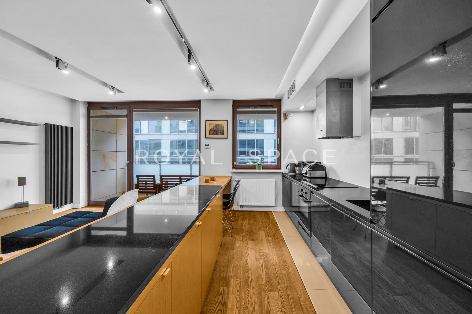 Простора квартира з терасою | Meridian