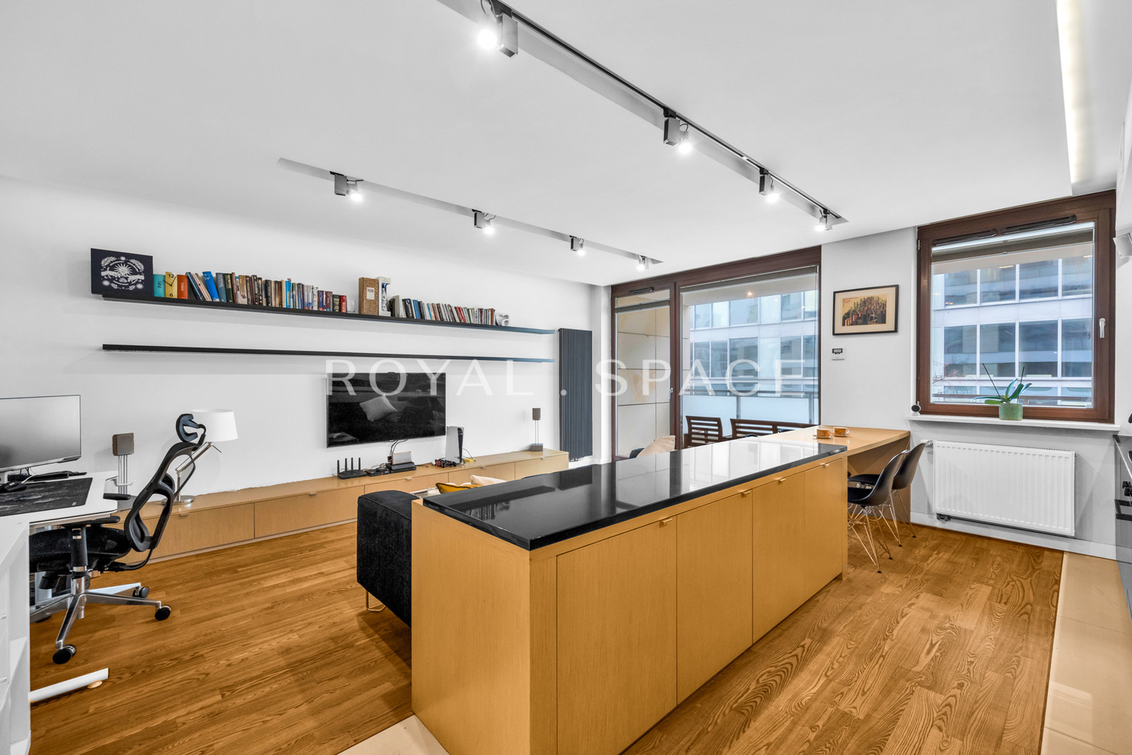 Простора квартира з терасою | Meridian