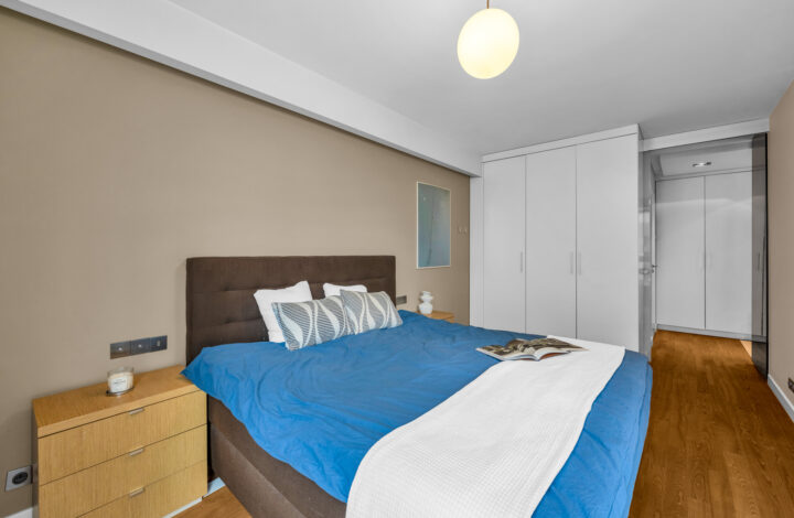 Простора квартира з терасою | Meridian