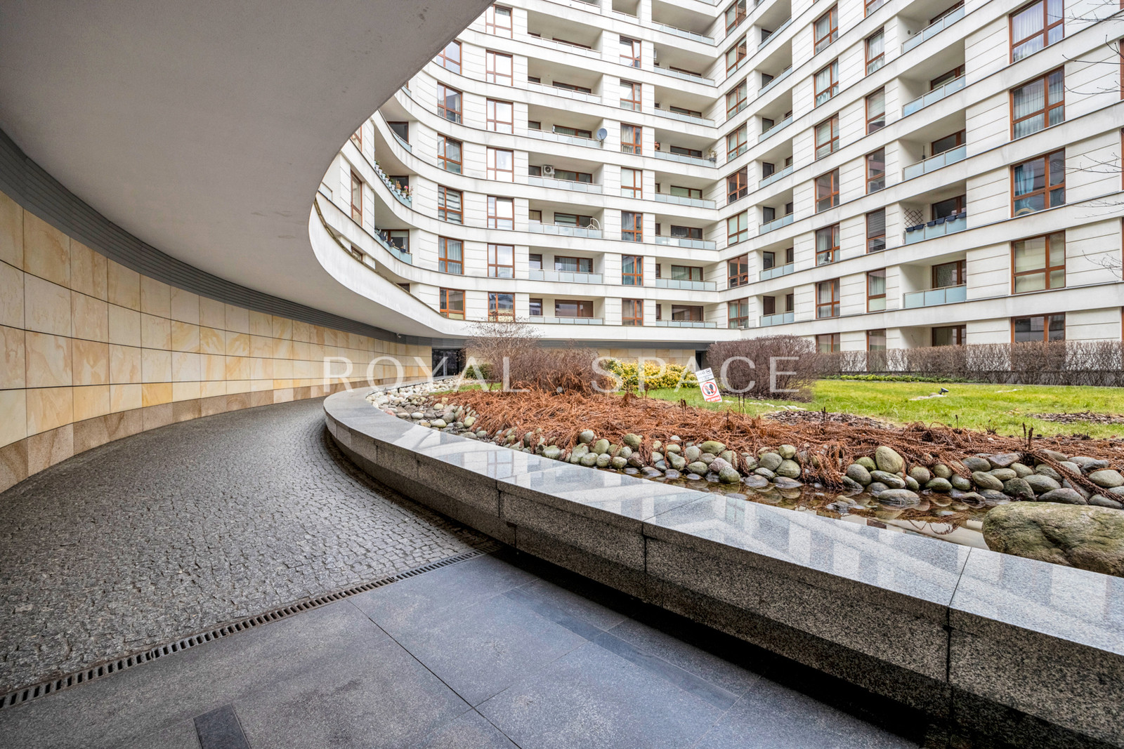 Простора квартира з терасою | Meridian