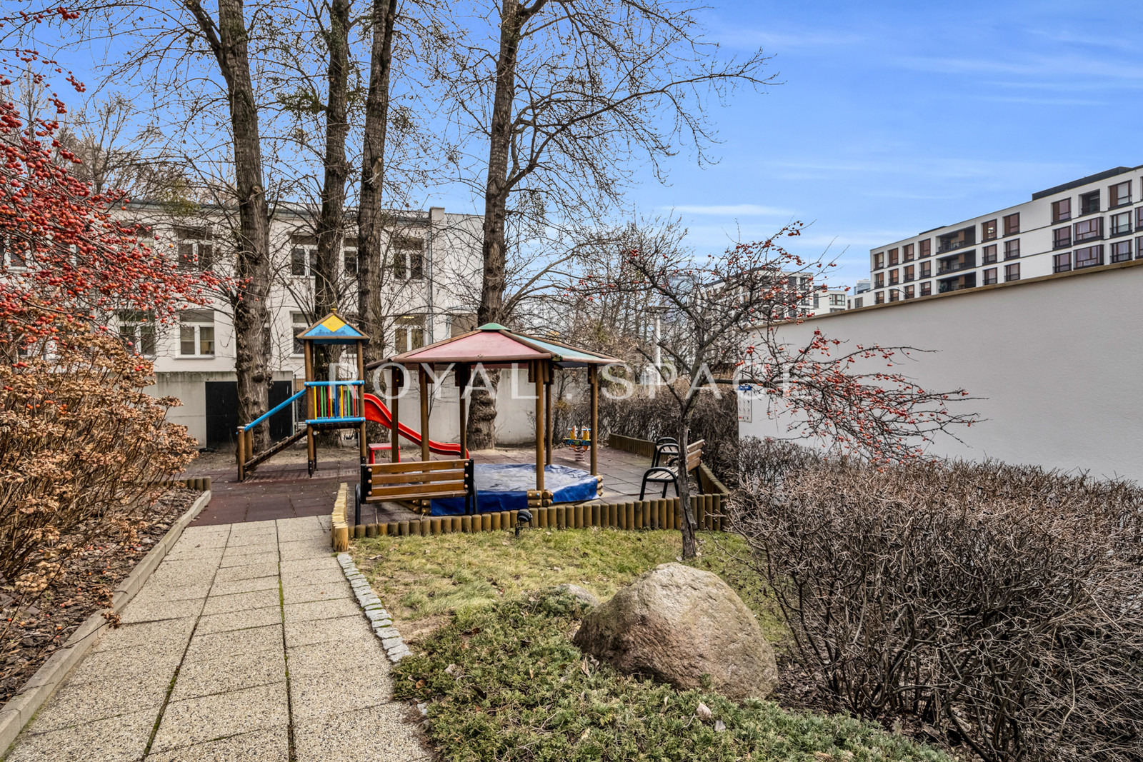 Простора квартира з терасою | Meridian