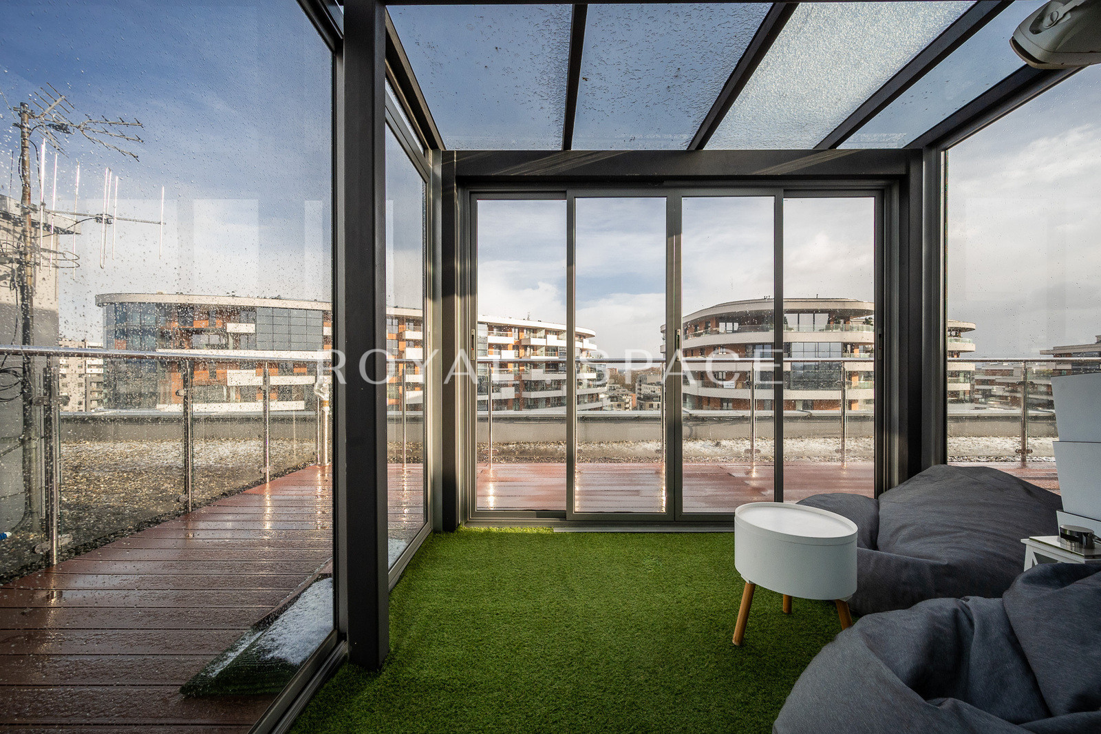 Apartament z tarasem i ogrodem zimowym na dachu!