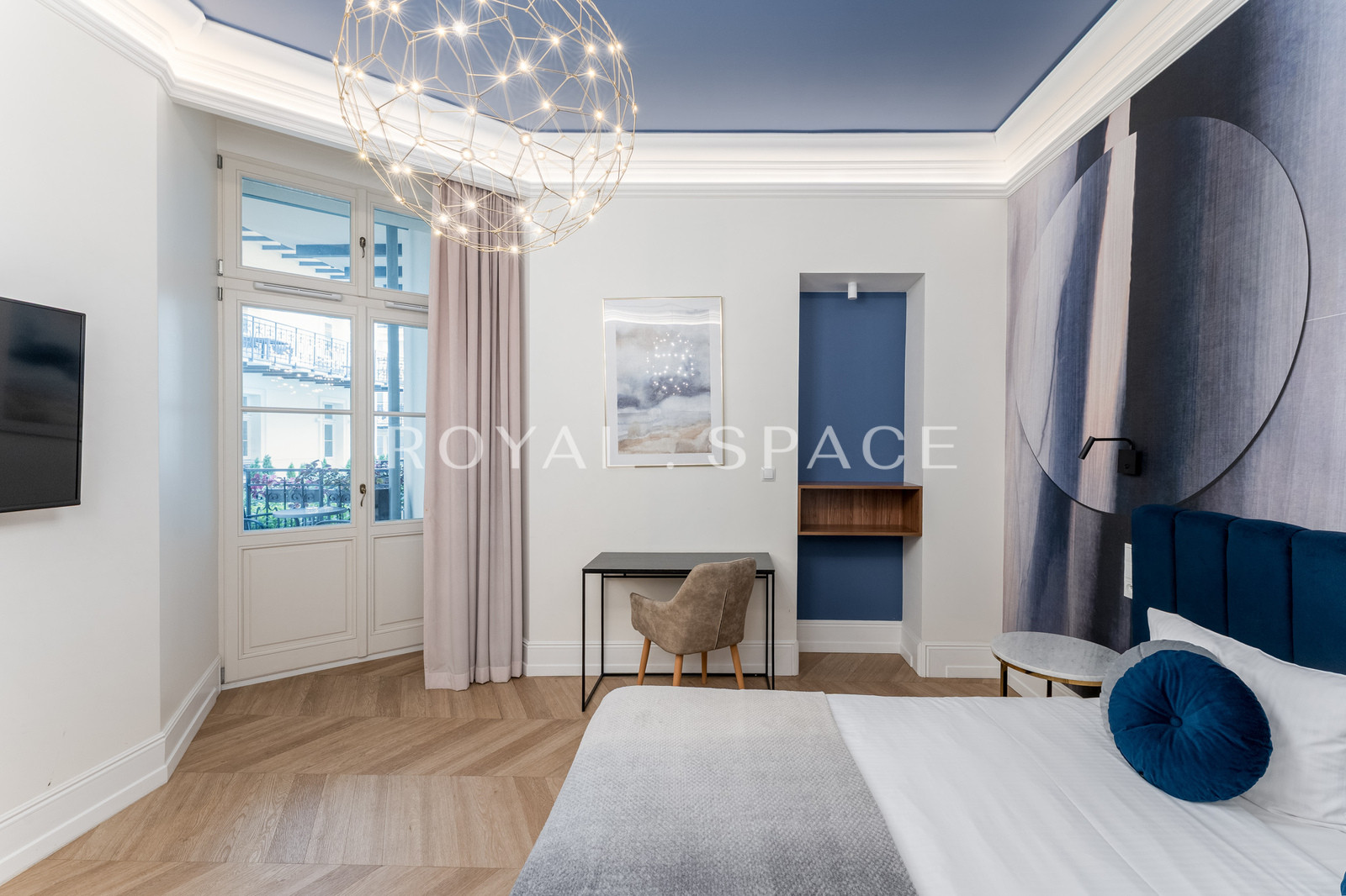 Apartament w odrestaurowanej kamienicy obok Plant!