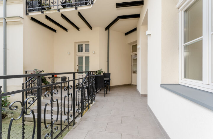 Apartament w odrestaurowanej kamienicy obok Plant!