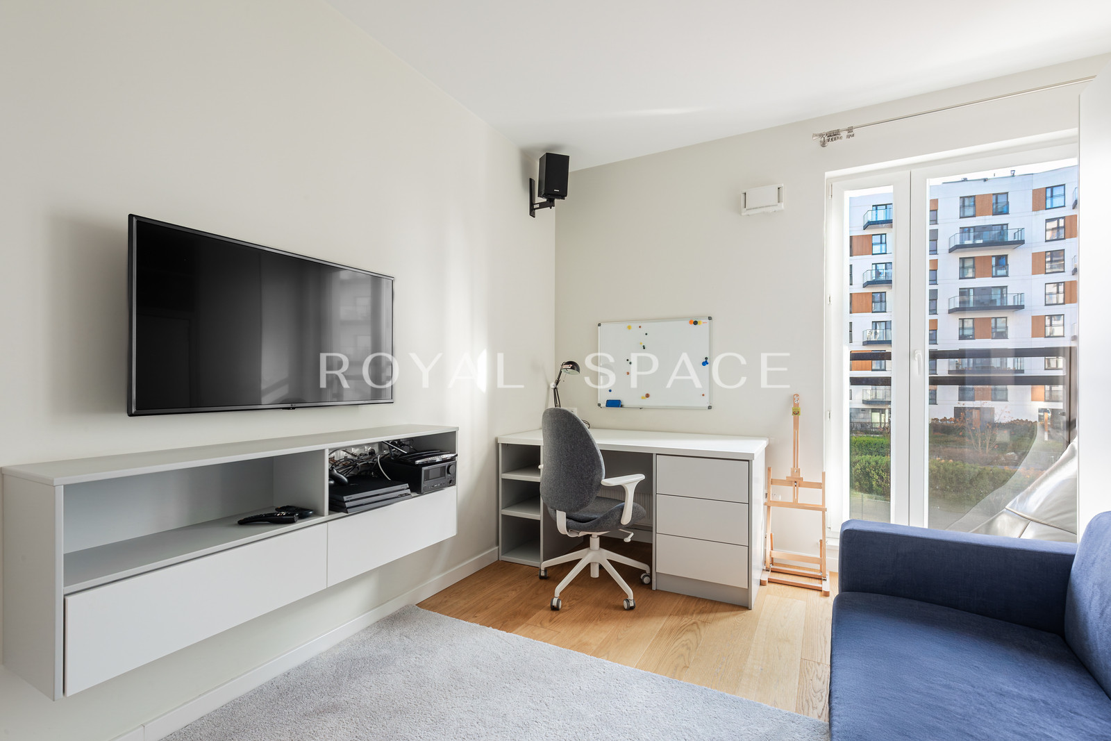 Простора квартира в Mokotów