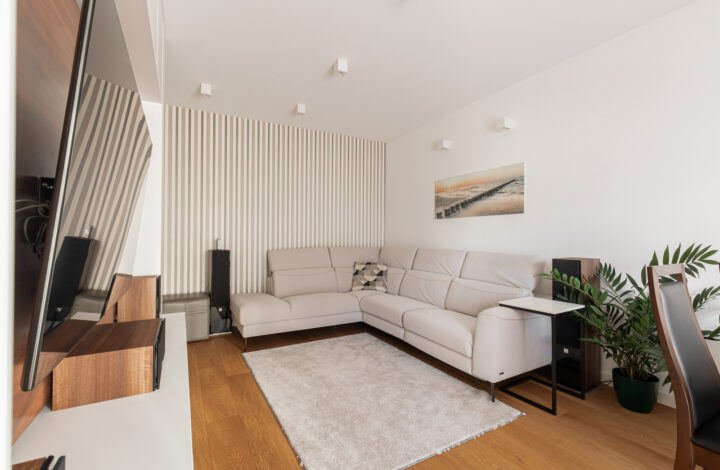 Простора квартира в Mokotów