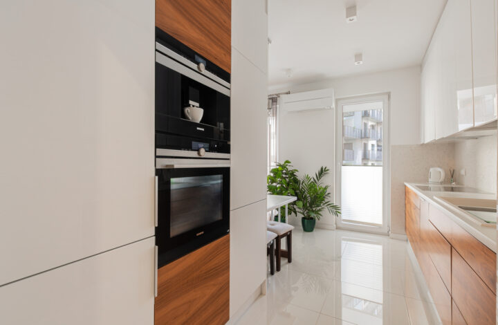 Простора квартира в Mokotów