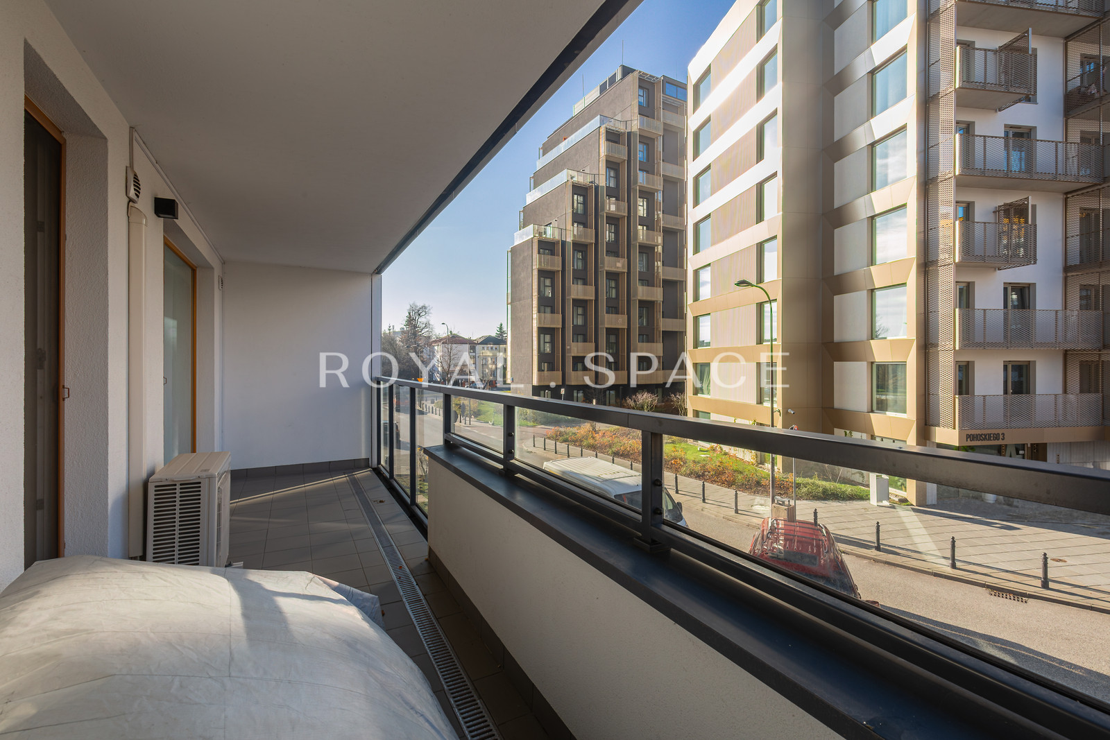 Простора квартира в Mokotów