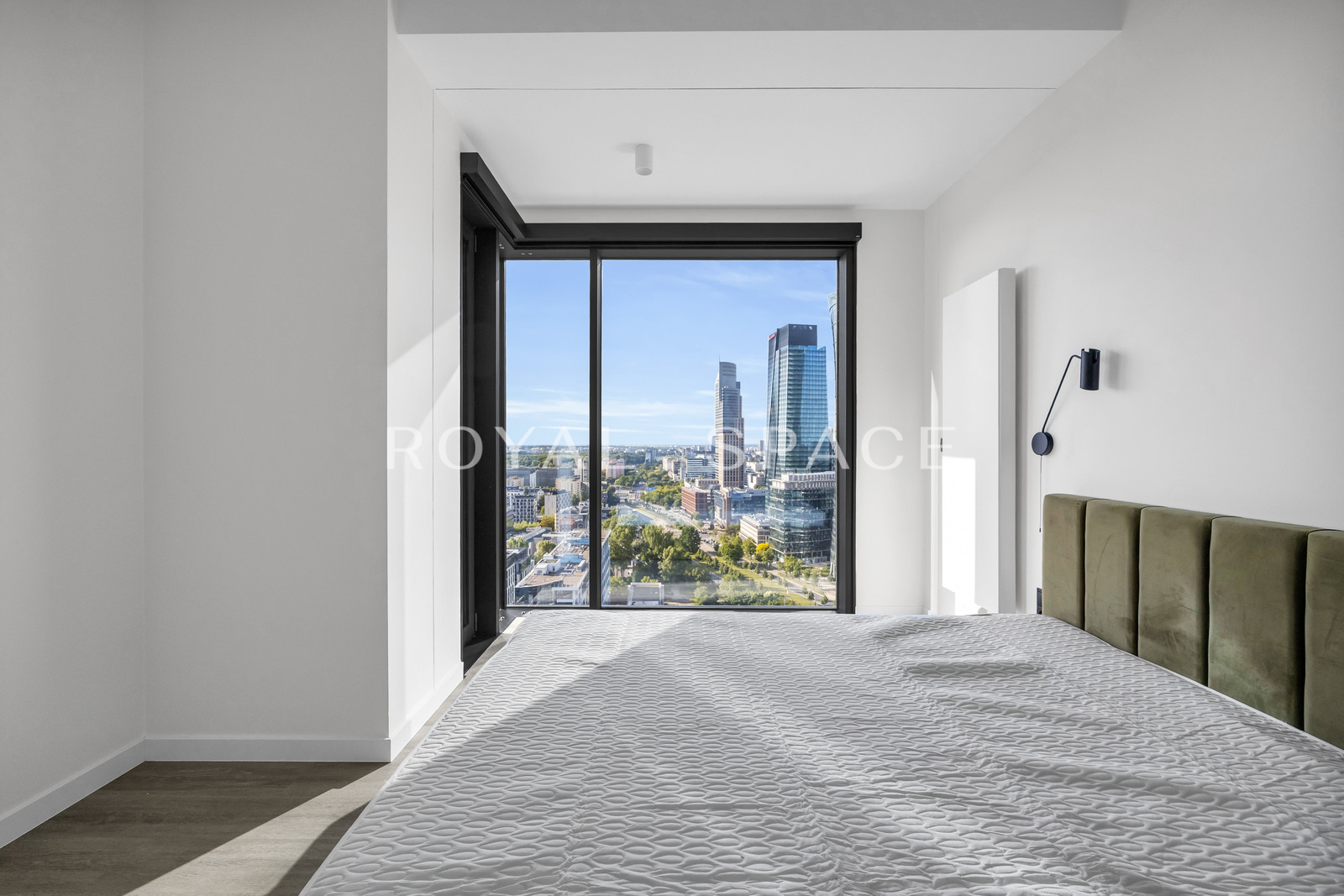 Modern apartment with a stunning view |15th floor!