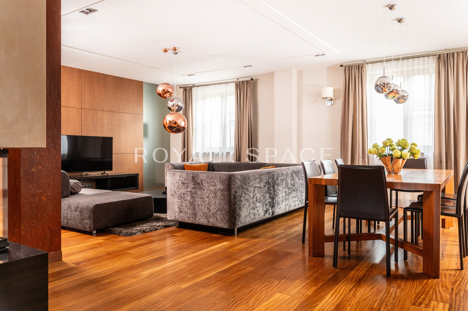 Luxurious 4-bedroom apartment next to Old Town!