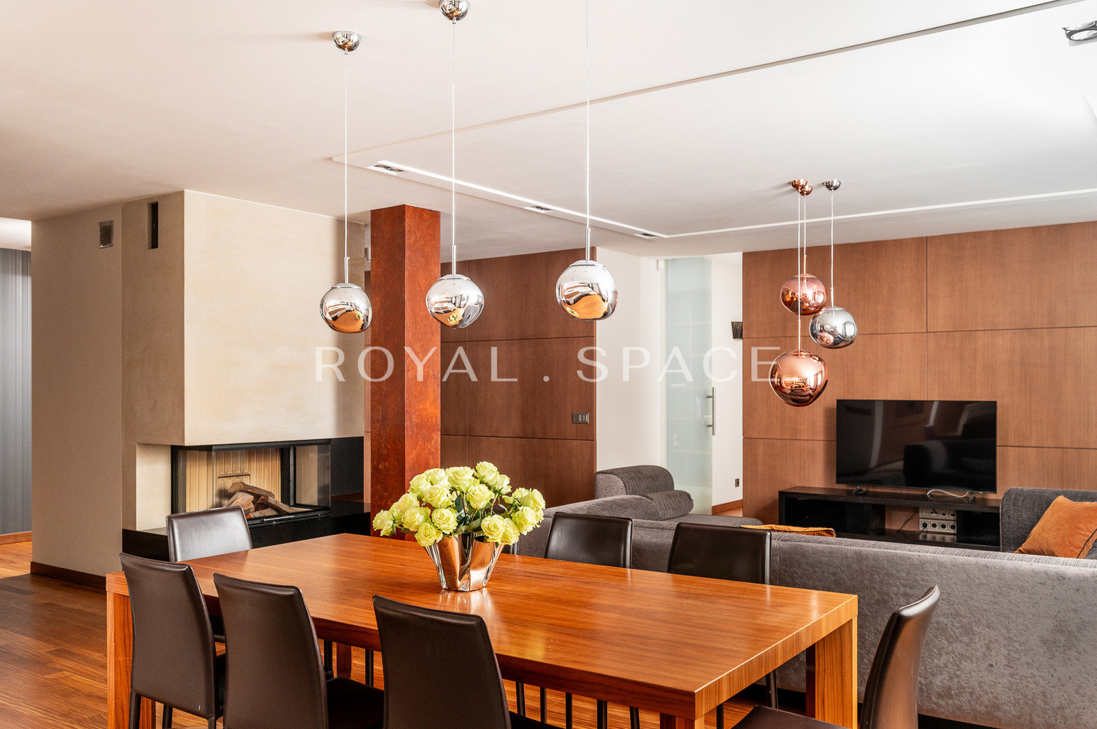 Luxurious 4-bedroom apartment next to Old Town!