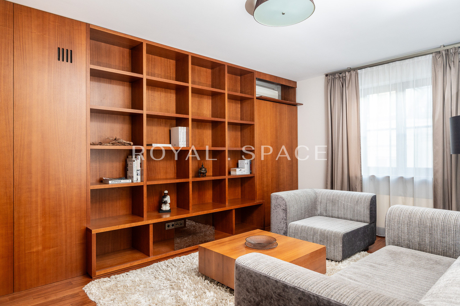 Luxurious 4-bedroom apartment next to Old Town!