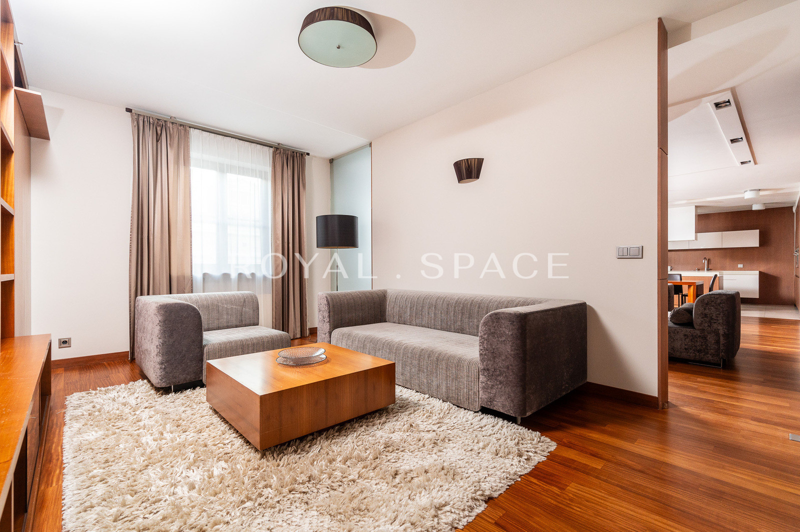 Luxurious 4-bedroom apartment next to Old Town!