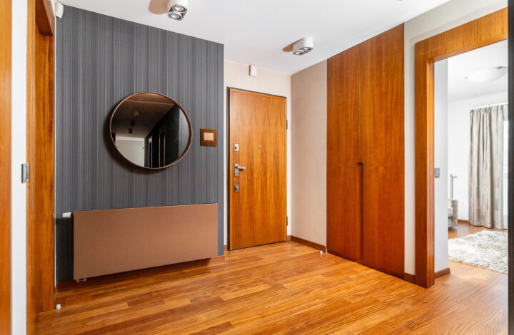 Luxurious 4-bedroom apartment next to Old Town!